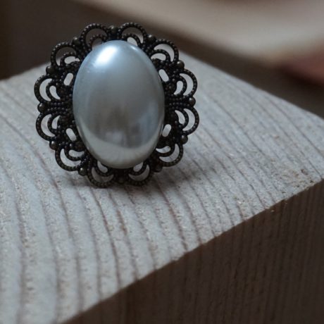 Bague rétro très grosse perle blanche