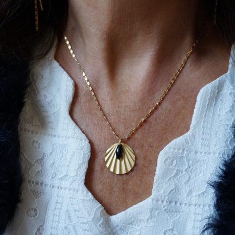 collier chaîne plaquée or pendentif coquillage