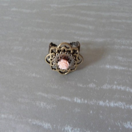 Bague rétro bronze et perle motif petite rose