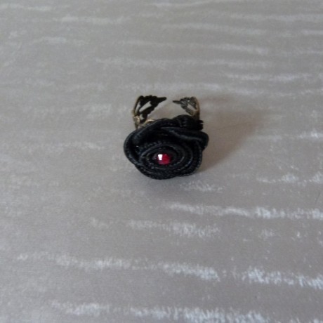 Bague couture fleur tissu et perle à facettes